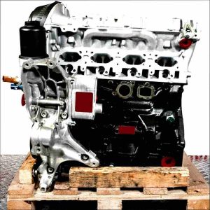 CHHB engine on a wooden pallet against a white background. The engine code CHHB is clearly visible. Ideal for technical illustrations.