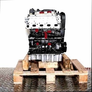DFLA engine on a wooden pallet against a white background. Side view of the black and silver engine, showing the cylinder head cover.