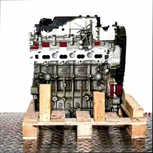 Side view of engine T8CG on a wooden pallet against a white background. The engine is fully visible and in color.